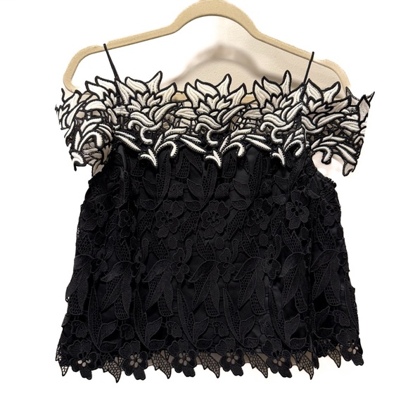 TOPSHOP Monochrome Black & White Guipure Lace Off-The-Shoulder Top - Size 4 - Picture 2 of 6